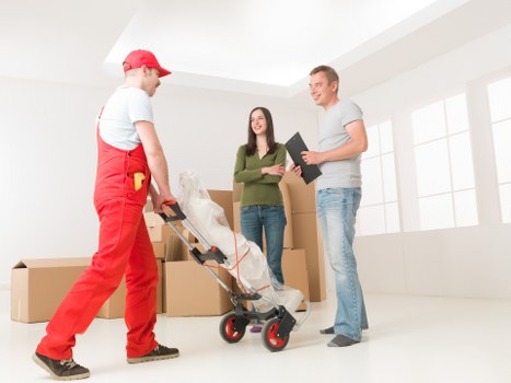 Free quote policy for Man With Van Stmargarets shown with local moving scenario