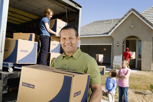 Local moving truck suitable for flats and homes in St Margarets